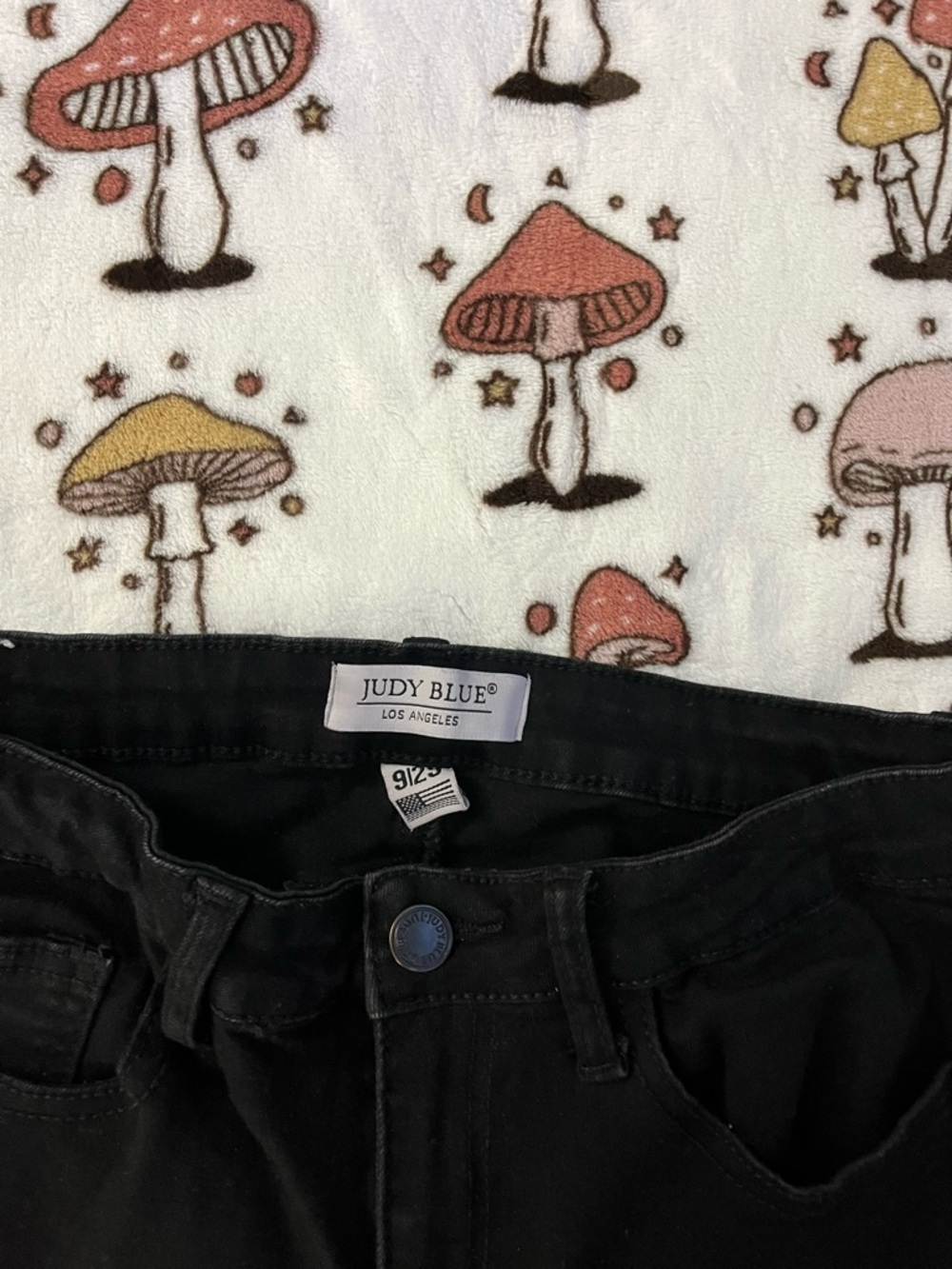 Judy Blue Black Distressed Skinny Jeans with Leopard Underlay - Picture 4 of 4